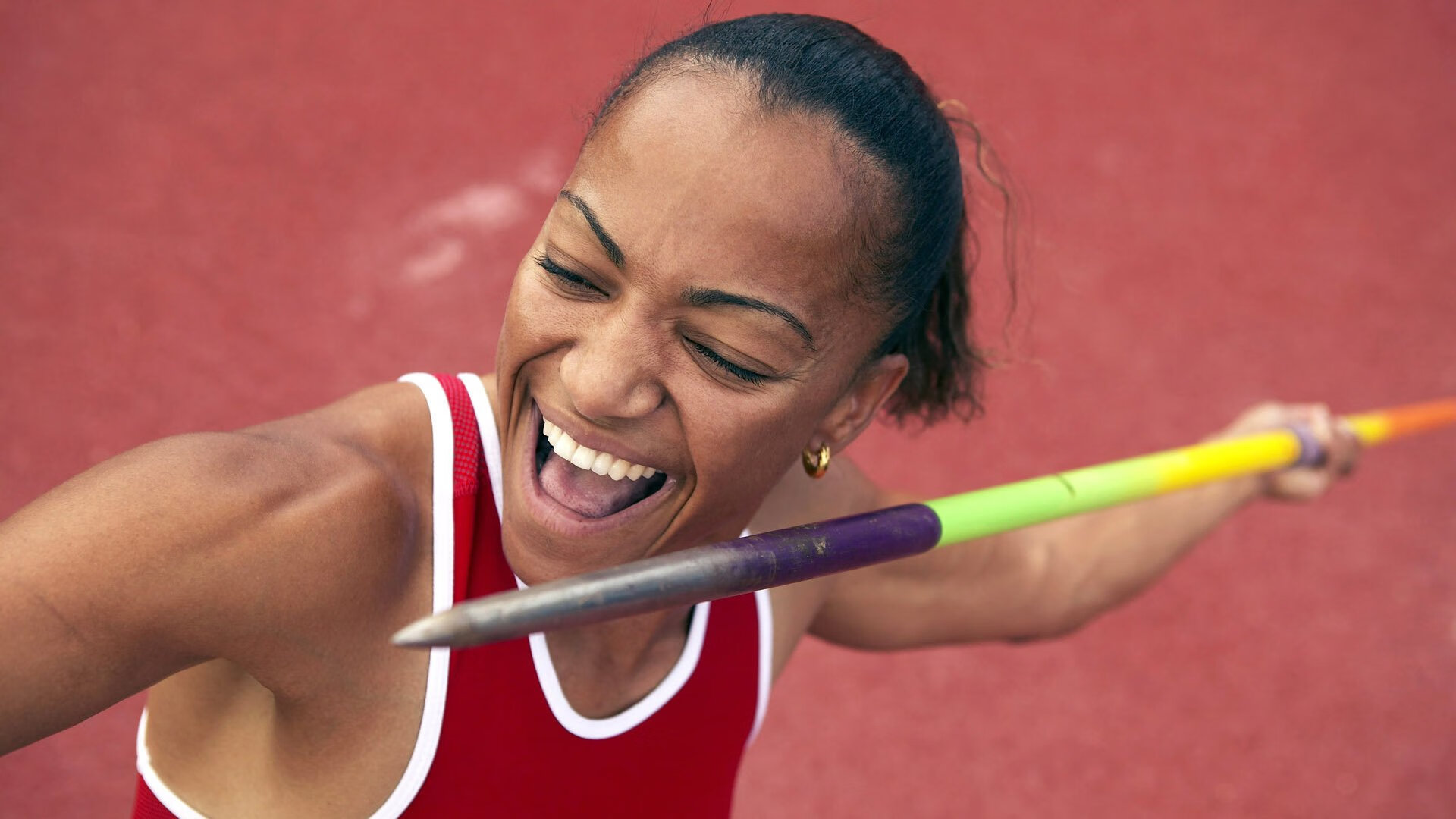 “水上救生：三叉湖游泳馆上演紧张刺激的竞技救援”